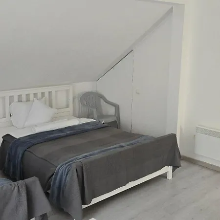 4 Apartment *